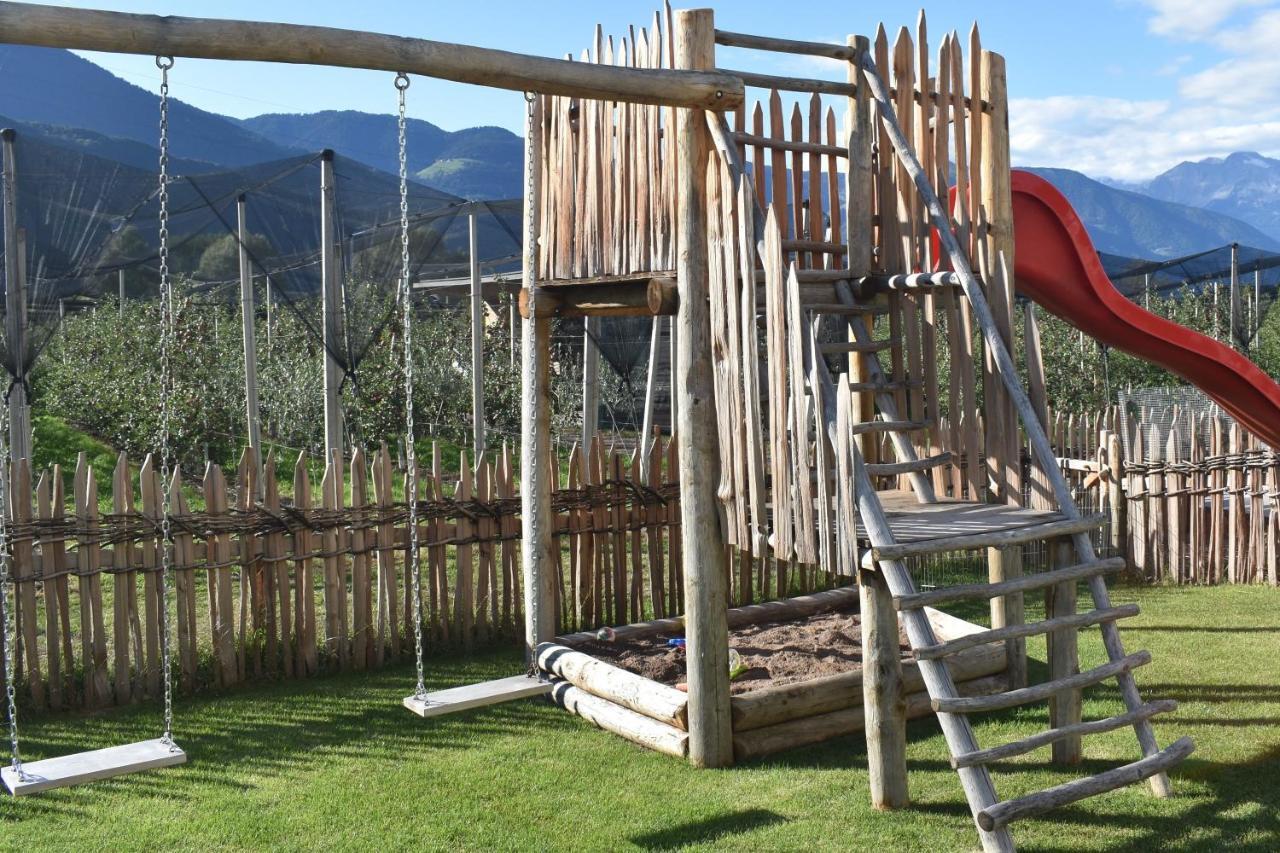 Feldhof Vilpian- Urlaub Auf Dem Bauernhof Apartamento Exterior foto